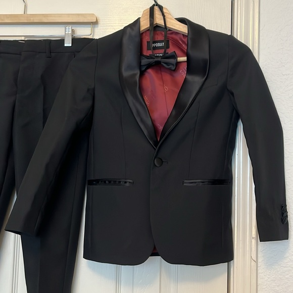 Boys Tuxedo Suit Black: Size 6/7, but Label Reads Size 8 - Picture 4 of 5